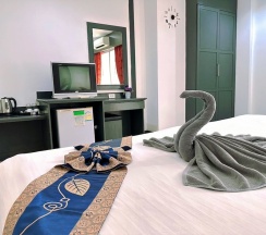 Двухместный номер Superior с балконом двуспальная кровать в Hotel Baya Patong