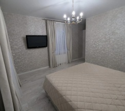 Шестиместный коттедж с балконом и рядом с пляжем в Гостевой дом