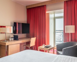 Улучшенный с балконом и видом на город в Cosmos St. Petersburg Nevsky Hotel