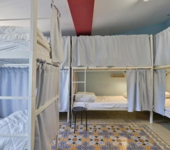 Кровать в общем номере (женский номер) в Caravan Hostel Tel Aviv By Roger Age 18-45