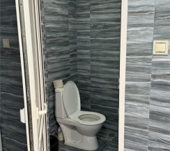 Четырех местный номер с удобствами на этаже в Кипарис