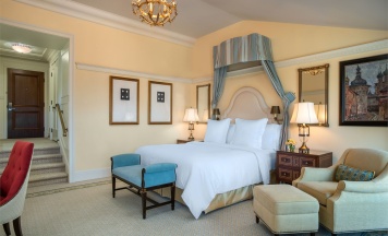 Премиум с террасой King в Four Seasons Hotel Lion Palace St. Petersburg