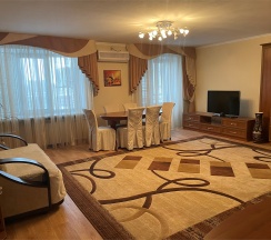 Deluxe Suite , гостиная +спальня в Дом иностранных специалистов