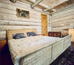 Особняк из вековых сосен в Gora Country Club