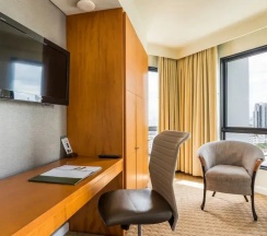 Двухместный номер Grand Deluxe c 1 комнатой с балконом (двуспальная кровать) в Chatrium Sathon Bangkok