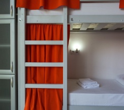 Женский шестиместный номер (Верхнее) в Sunny Sochi Hostel