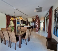 Вилла рядом с пляжем в Amatapura Beach Villa 12