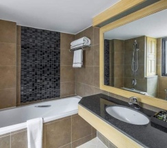 Двухместный номер Deluxe двуспальная кровать в Nora Lakeview Hotel