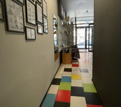 Кровать в 8-местном общем мужском номере в День&Ночь