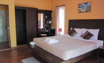 Бунгало с балконом в Rangsiman Resort