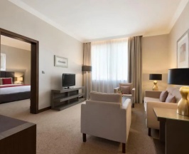 Двухместный люкс (двуспальная кровать) в Ramada by Wyndham Abu Dhabi Downtown