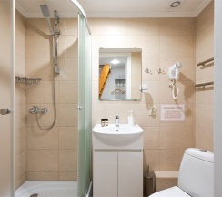 двухместный номер с двумя раздельными кроватями в Iq hotel