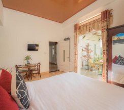 Двухместный номер Standard с балконом двуспальная кровать в Strawberry Garden Homestay