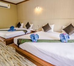 Бунгало Air-Con семейное с видом на сад в Kaibae Beach Resort