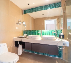 Люкс Premium с 3 комнатами с балконом в Отель Radisson Resort and Suites Phuket