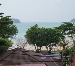 Двухместный номер Deluxe с видом на море двуспальная кровать в Отель Kata Beachwalk