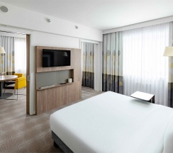 Номер Люкс - с двуспальной кроватью в Novotel Москва Киевская