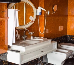 Двухместный люкс Presidential двуспальная кровать в Royal Hotel Spa&Wellness