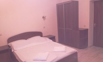 Номер эконом с 2 двуспальными кроватями в Зорина