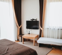 Двухместный номер Superior с балконом и с видом на море двуспальная кровать в Diana Palace