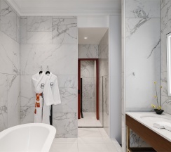 Люкс Амбассадор с балконом в Maidens Hotel Moscow