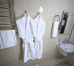 Семейный номер люкс с видом на монастырь в Покровская