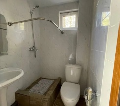 Коттедж с 4 комнатами с балконом и с красивым видом из окна в Валентина
