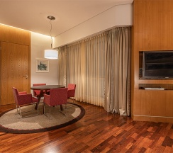 Люкс Residential, с доступом в Swiss Executive Lounge - с большой двуспальной кроватью в Swissotel Красные Холмы