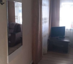 Коттедж с балконом и с красивым видом из окна в Лодж