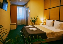 СТАНДАРТ Трехместный с одной 2-х спальной и односпальной кроватью в Zb Hotels Айсберг Саратов