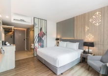 Двухместный номер Deluxe с видом на бассейн двуспальная кровать в Hotel Amber Pattaya