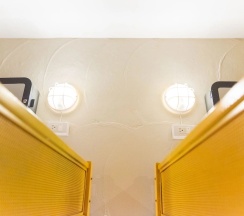 Кровать в общем номере в Monkey Dive Hostel Khaolak