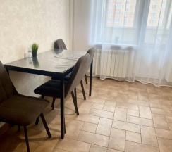 Апартаменты c 1 комнатой с балконом и с красивым видом из окна в Квартира на Октябрьском проспекте, 3Б