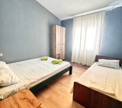 Бунгало с 2 комнатами с балконом и рядом с пляжем в У моря