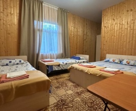 Четырёхместный полулюкс Comfort с красивым видом из окна в Частный дом У Романа