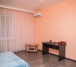 Двухкомнатный с кухней в Вип-Хаус