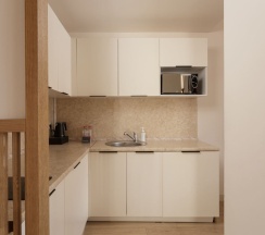 Представительский люкс с джакузи и террасой в Кортъярд Марриотт Сочи Красная Поляна