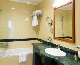 Семейный люкс с балконом и с видом на море в Caspian Riviera Grand Palace