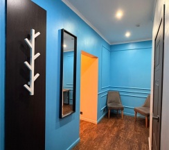 Улучшенный  номер с одной кроватью размером Queen Size без окна (Отель Мёд) №8 в Мёд & Маяк