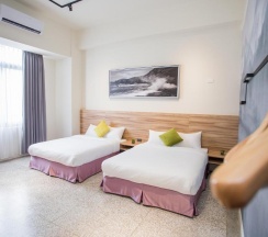 Четырёхместный номер Standard в Rainbow Hotel
