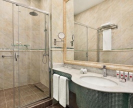 Двухместный номер Улучшенный Стандарт с видом на город двуспальная кровать в Ramada by Wyndham Shymkent