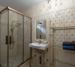 Четырёхместные апартаменты с балконом и с красивым видом из окна в Rodnik village&SPA