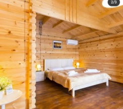 Двухместный семейный Домик с террасой двуспальная кровать в Летняя сказка