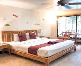 Двухместный номер с джакузи Deluxe двуспальная кровать в Birds and Bees Resort