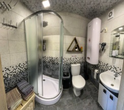 Трёхместное шале c 1 комнатой с красивым видом из окна в Шале у озера