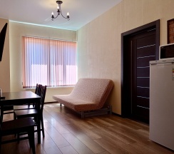 Апартаменты/Семейный трёхкомнатный номер с большими двуспальными кроватями в Морской