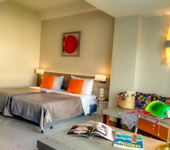 Двухместный семейный номер Deluxe с видом на горы в Sino House Phuket Hotel
