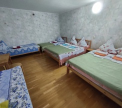 Пятиместный номер Standard с балконом и с красивым видом из окна в Отрада