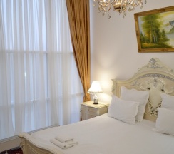 ПОЛУЛЮКС в Golden Hotel