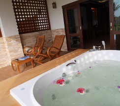 Двухместный номер с джакузи Grand Deluxe двуспальная кровать в The Sunset Beach Resort Koh Kho Khao